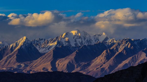 本财配资 时政微视频丨瞰新疆